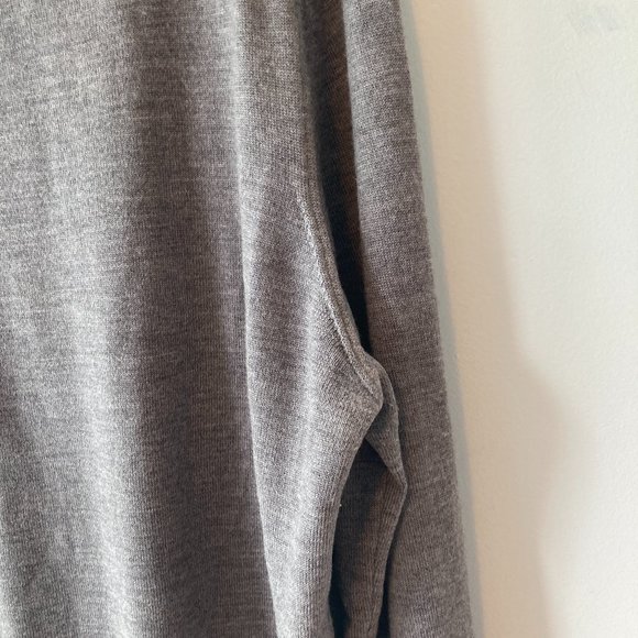 J.LINDEBERG V-Neck Merino Wool sweater  - size XL - Picture 6 of 13
